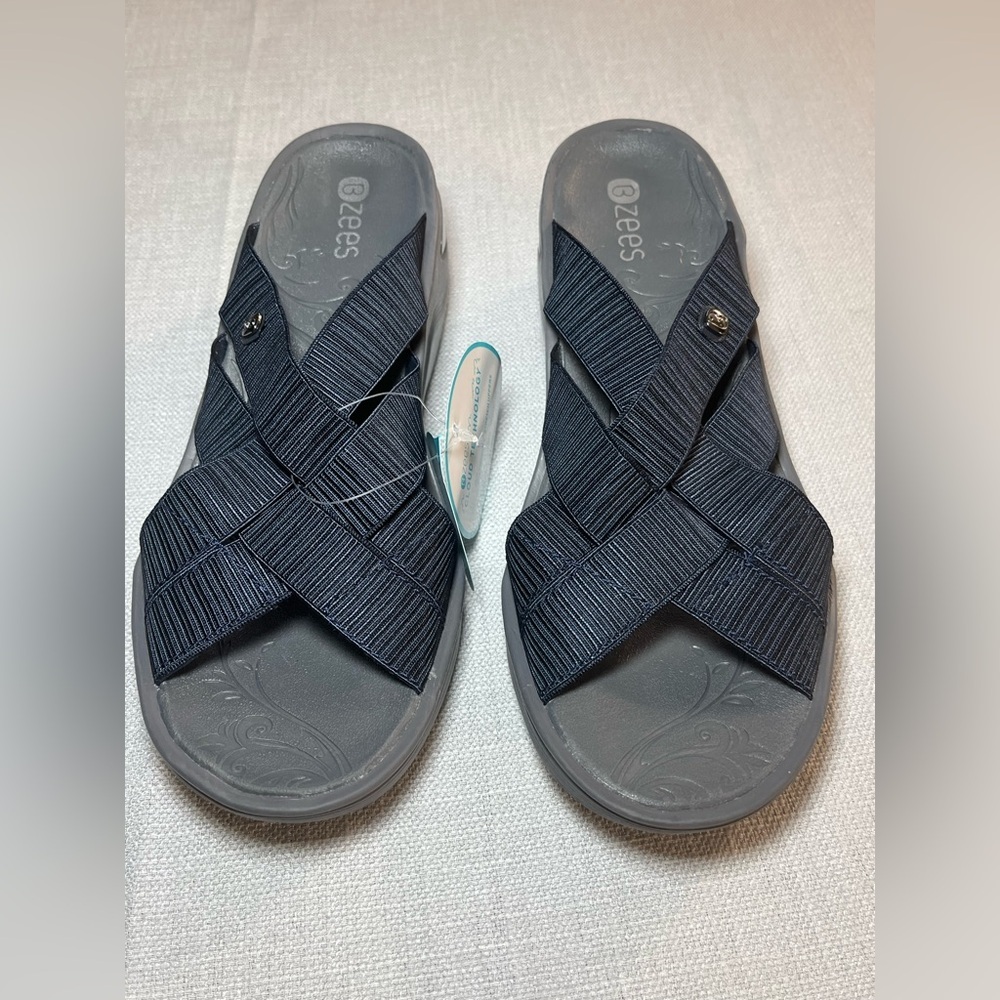 Bzees Women's Navy  Gray Crisscross Sandals Slip On Washable 7M NWT